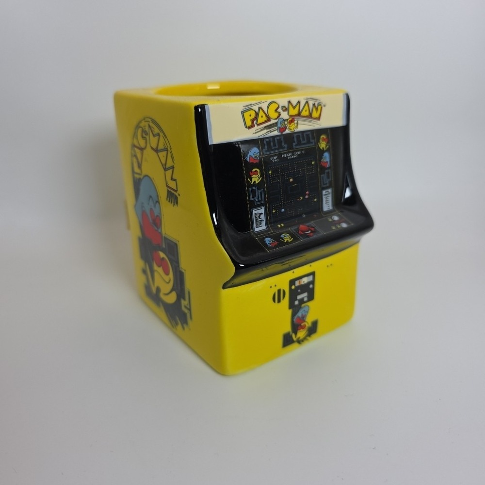 Pac-Man Arcade Game Themed Ceramic Coffee Mug - Picture 2 of 7